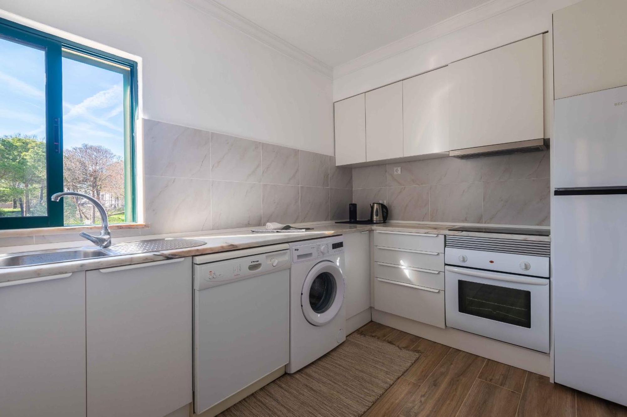 Salgados 1 Bedroom Apartment - 500M From The Beach Guia  Buitenkant foto