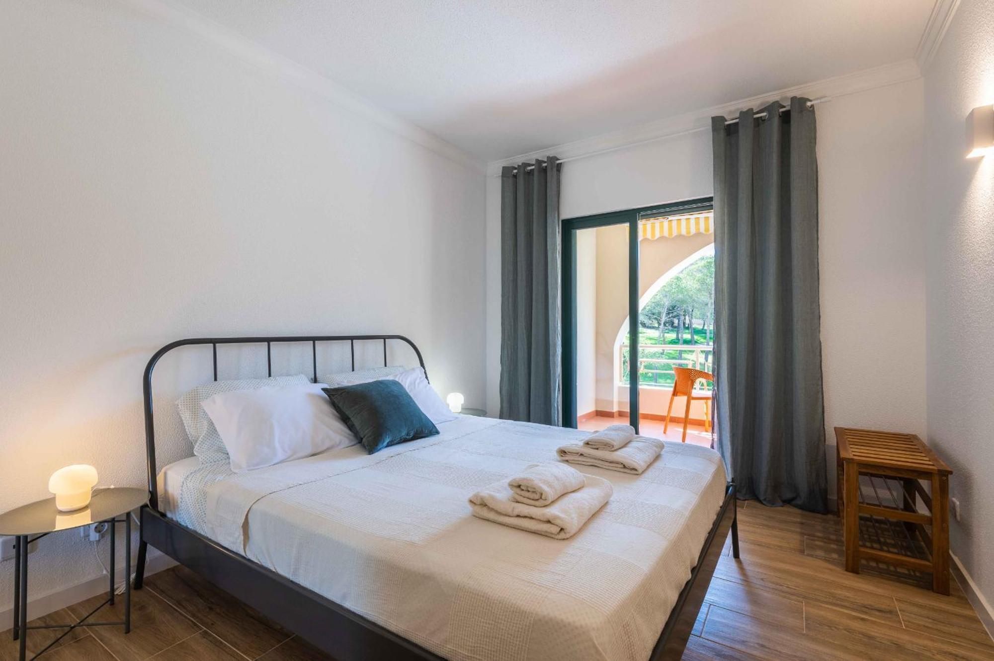 Salgados 1 Bedroom Apartment - 500M From The Beach Guia  Buitenkant foto