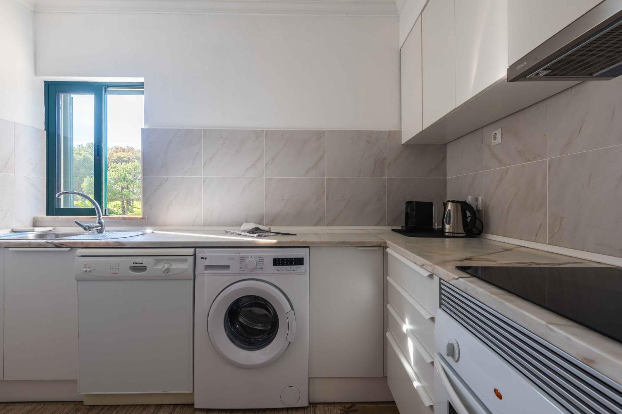 Salgados 1 Bedroom Apartment - 500M From The Beach Guia  Buitenkant foto