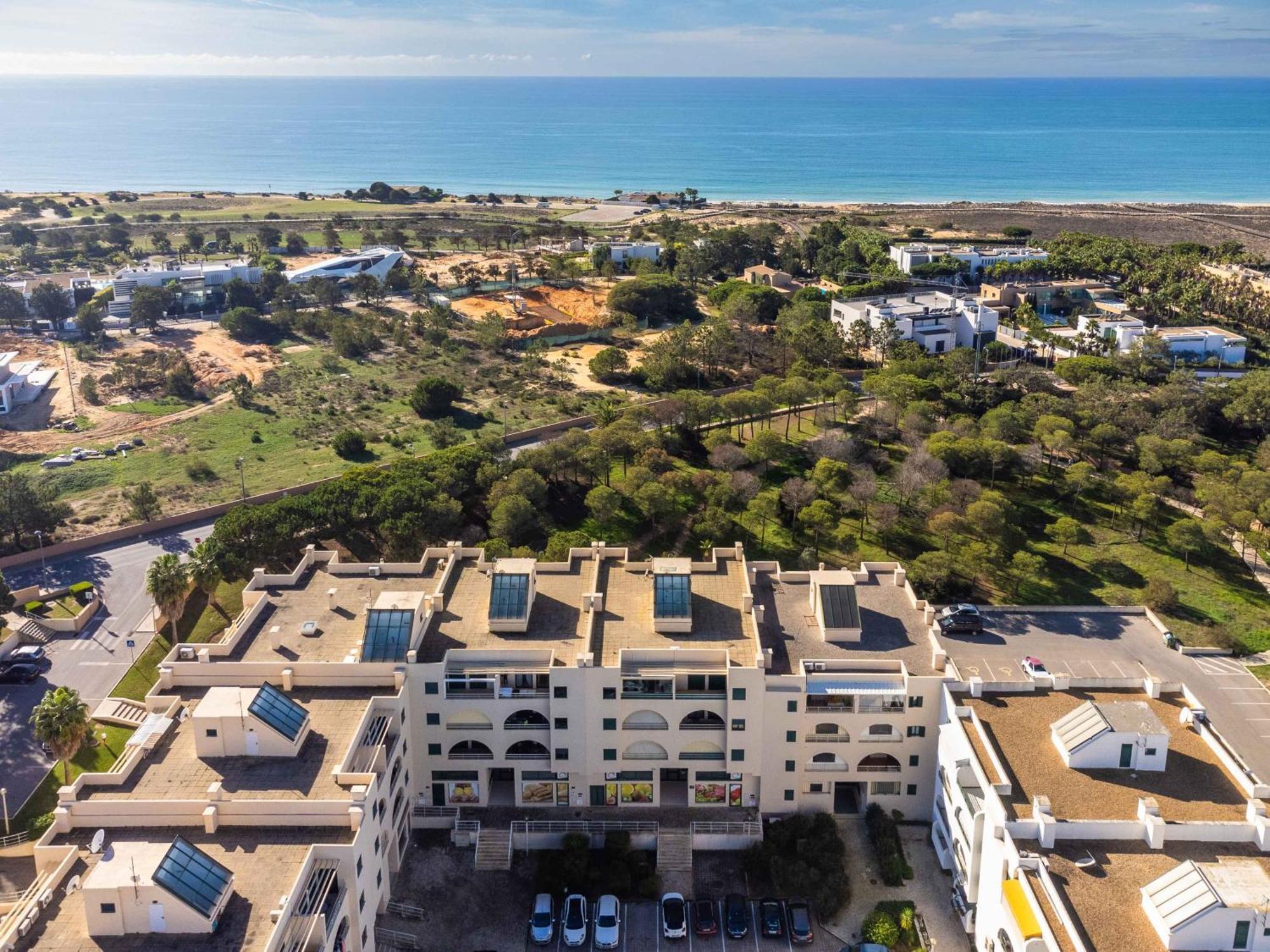 Salgados 1 Bedroom Apartment - 500M From The Beach Guia  Buitenkant foto